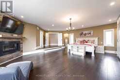 25 WHISPERING PINE TRAIL | Aurora Ontario | Slide Image Twenty-two