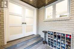 25 WHISPERING PINE TRAIL | Aurora Ontario | Slide Image Three