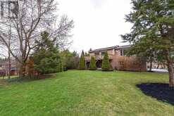 25 WHISPERING PINE TRAIL | Aurora Ontario | Slide Image Forty