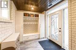 25 WHISPERING PINE TRAIL | Aurora Ontario | Slide Image Four