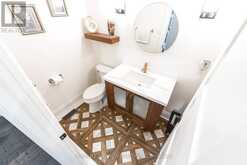25 WHISPERING PINE TRAIL | Aurora Ontario | Slide Image Six
