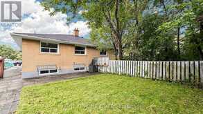 76 FENSIDE DRIVE | Toronto Ontario | Slide Image Forty
