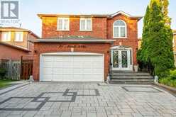 24 ARISTOTLE DRIVE E | Richmond Hill Ontario | Slide Image Two