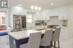 24 ARISTOTLE DRIVE E | Richmond Hill Ontario | Slide Image Twelve