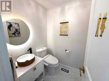 24 ARISTOTLE DRIVE E | Richmond Hill Ontario | Slide Image Thirteen
