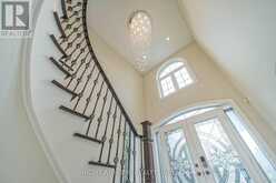 24 ARISTOTLE DRIVE E | Richmond Hill Ontario | Slide Image Three