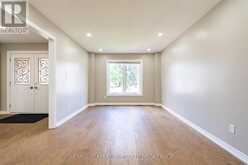 186 FERNDALE DRIVE S | Barrie Ontario | Slide Image Thirteen