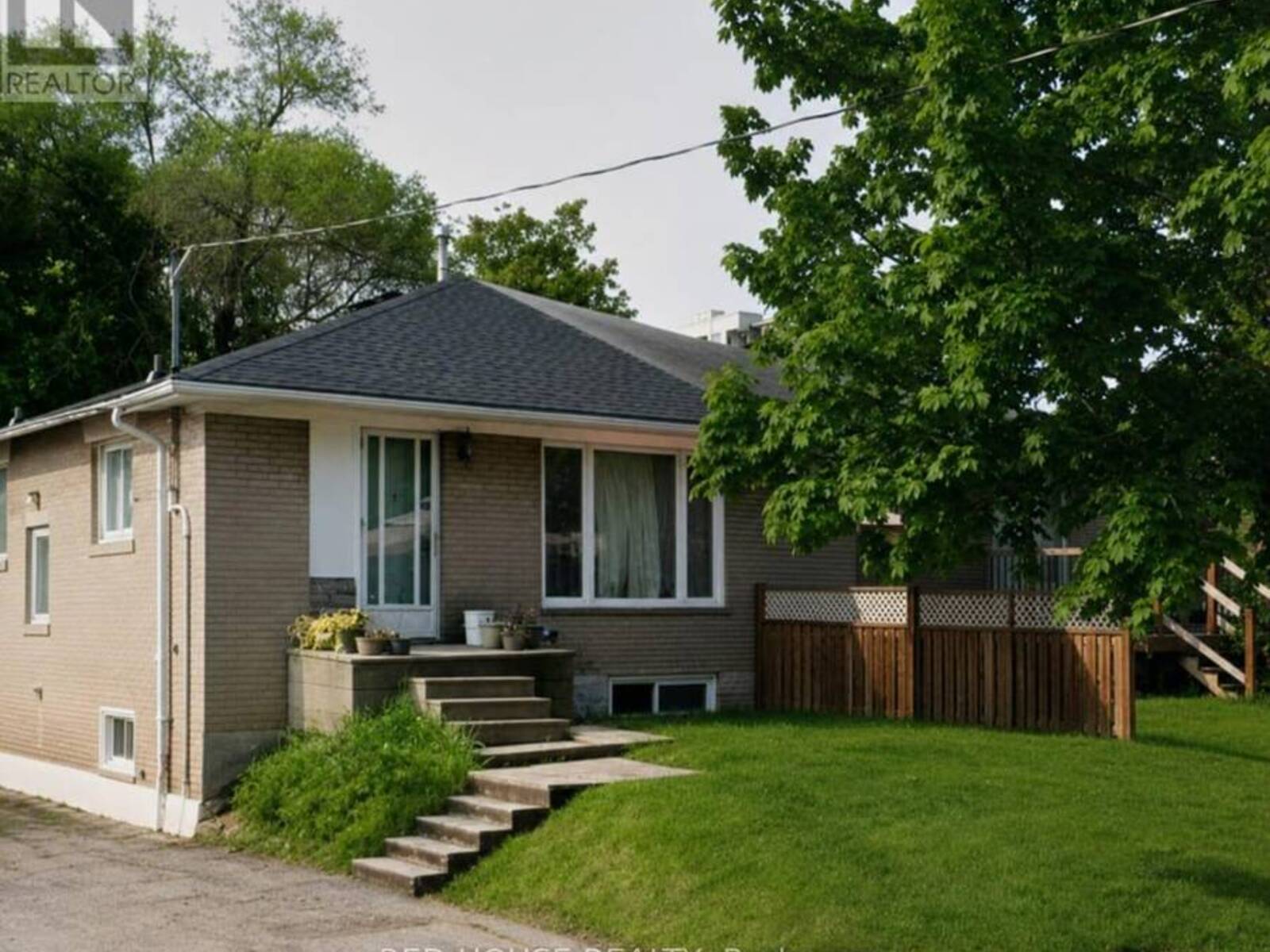 218 PENN AVENUE, Newmarket, Ontario L3Y 2S5