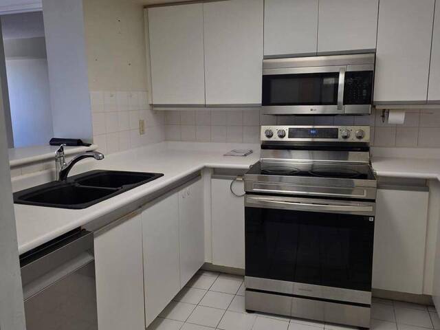 708 - 335 WEBB DRIVE Mississauga Ontario, L5B 4A1 - 3 Bedrooms Condo For Sale
