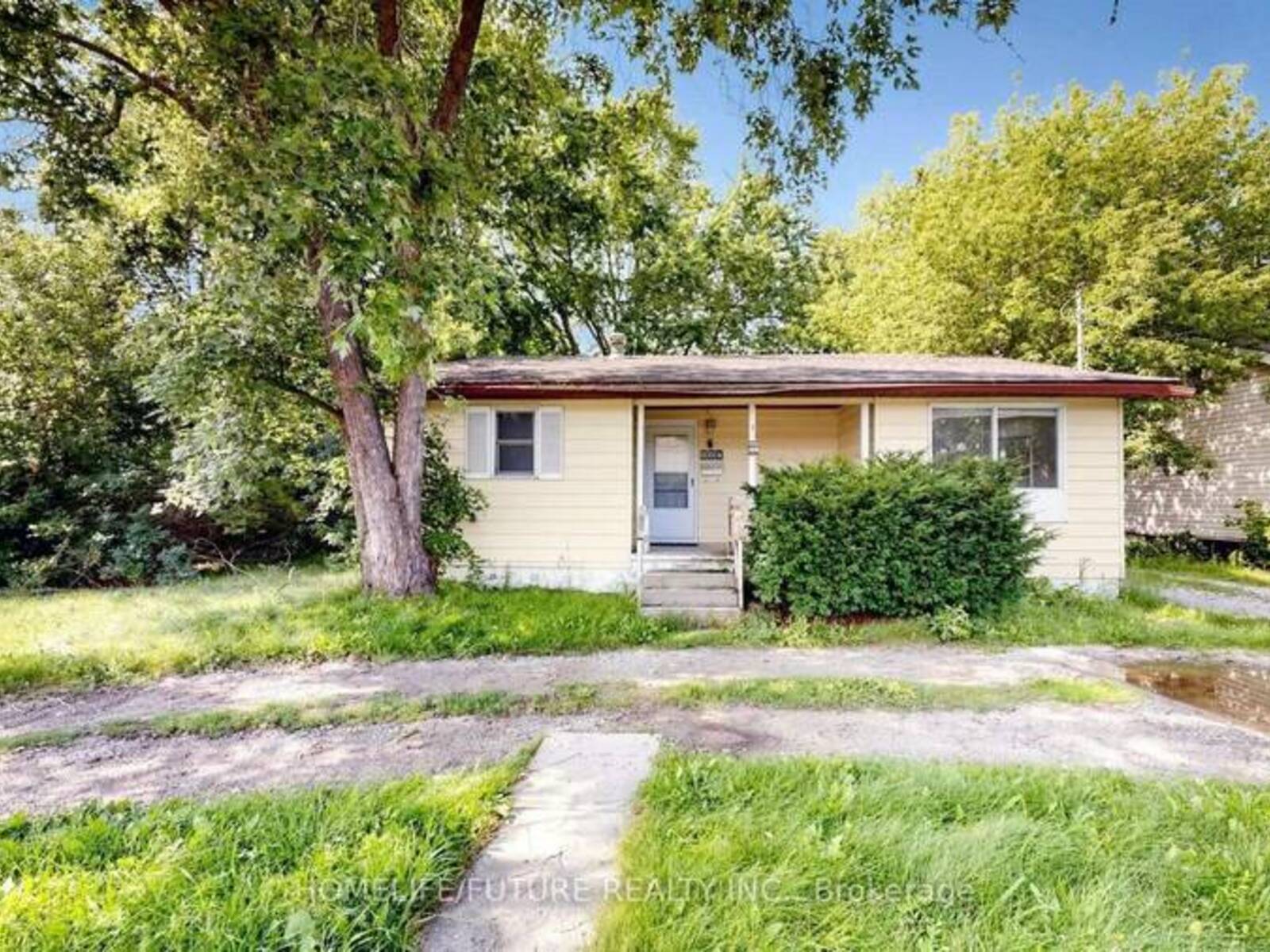 804 DUNDAS STREET W, Whitby, Ontario L1N 2N5
