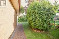 9 MINOS CRESCENT | Toronto Ontario | Slide Image Four
