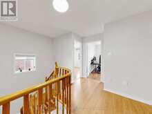6 BARR CRESCENT | Aurora Ontario | Slide Image Sixteen