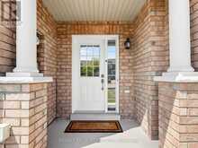 6 BARR CRESCENT | Aurora Ontario | Slide Image Two