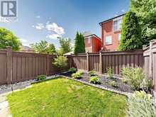 6 BARR CRESCENT | Aurora Ontario | Slide Image Thirty