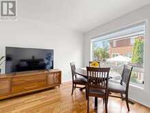 6 BARR CRESCENT | Aurora Ontario | Slide Image Six