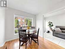 6 BARR CRESCENT | Aurora Ontario | Slide Image Seven