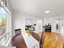 6 BARR CRESCENT | Aurora Ontario | Slide Image Eight