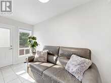 6 BARR CRESCENT | Aurora Ontario | Slide Image Nine