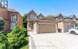 17 RUSHINGBROOK DRIVE | Richmond Hill Ontario | Slide Image Two