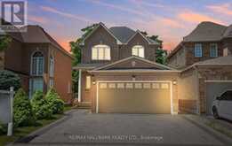 17 RUSHINGBROOK DRIVE | Richmond Hill Ontario | Slide Image Three