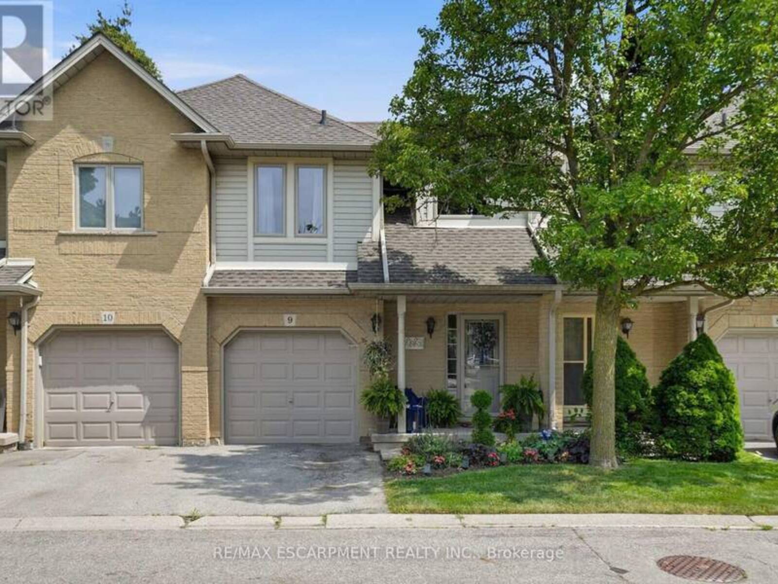 9 - 819 UPPER PARADISE ROAD, Hamilton, Ontario L9C 5R1