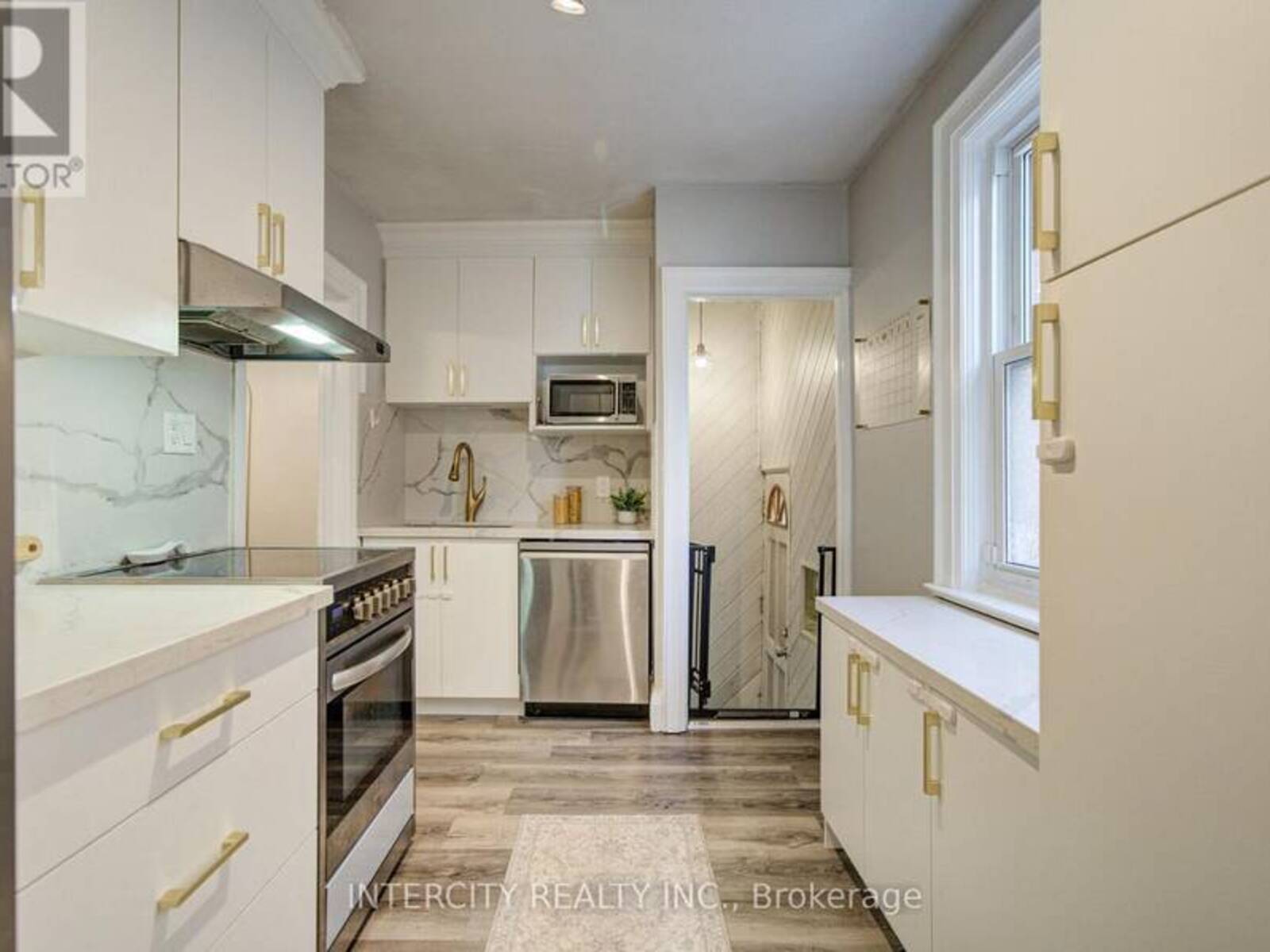 256 BLANTYRE AVENUE, Toronto, Ontario M1N 2S1