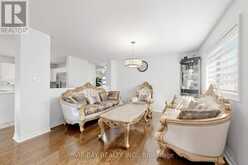 77 AMBERVIEW DRIVE | Georgina Ontario | Slide Image Four
