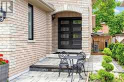 77 AMBERVIEW DRIVE | Georgina Ontario | Slide Image Three