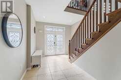 212 CHARTWELL CIRCLE | Hamilton Ontario | Slide Image Four