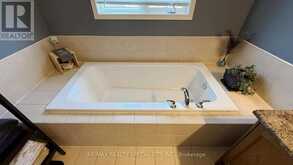 482 GRANT WAY | Milton Ontario | Slide Image Nineteen