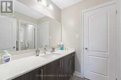 25 PEAR BLOSSOM WAY | East Gwillimbury Ontario | Slide Image Thirty-seven