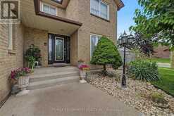 2 CRESTHAVEN DRIVE | Hamilton Ontario | Slide Image Three