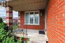 32 SUNDEW DRIVE | Barrie Ontario | Slide Image Four