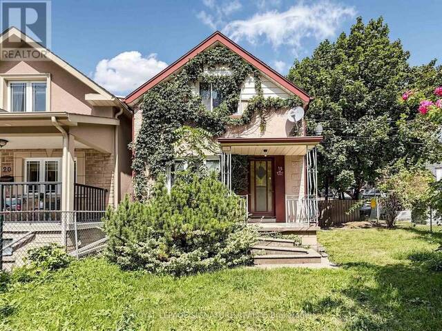 18 DUNRAVEN DRIVE Toronto Ontario, M6M 1H1 - 3 Bedrooms Home For Sale
