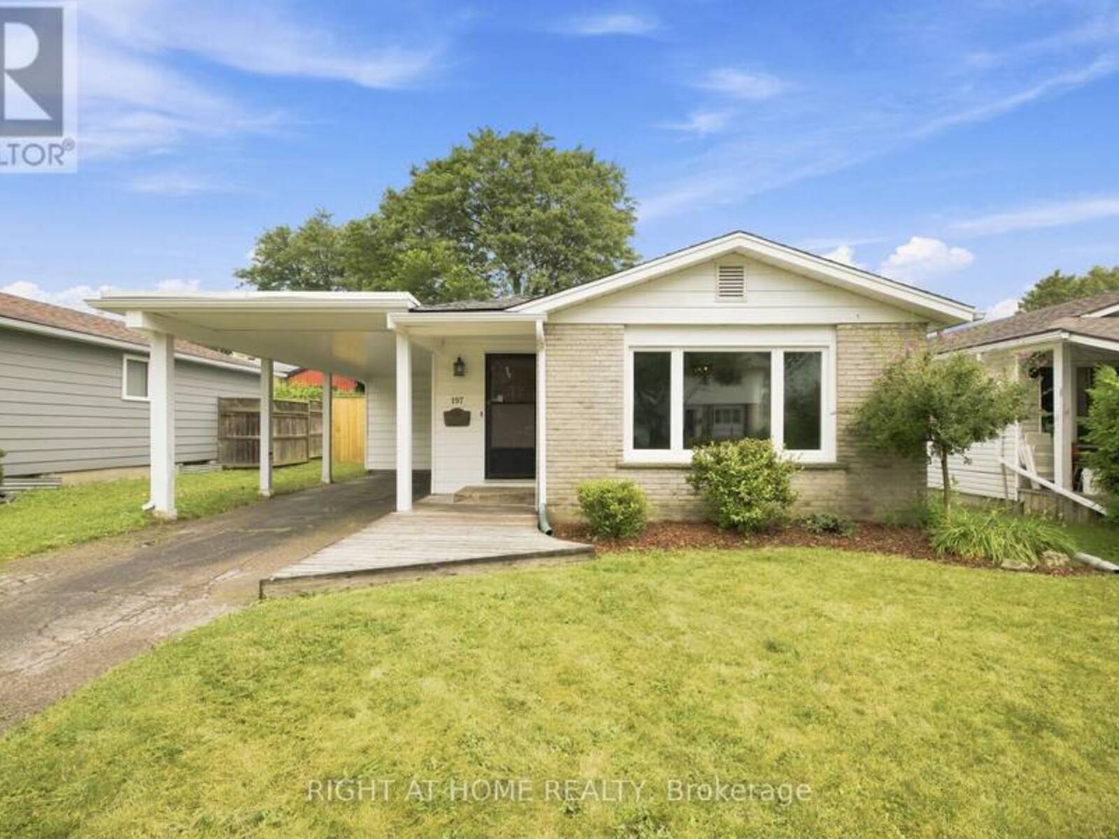 197 PINEDALE DRIVE, Kitchener, Ontario N2E 1K2