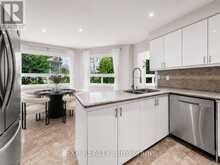 16 WAINWRIGHT AVENUE | Richmond Hill Ontario | Slide Image Ten