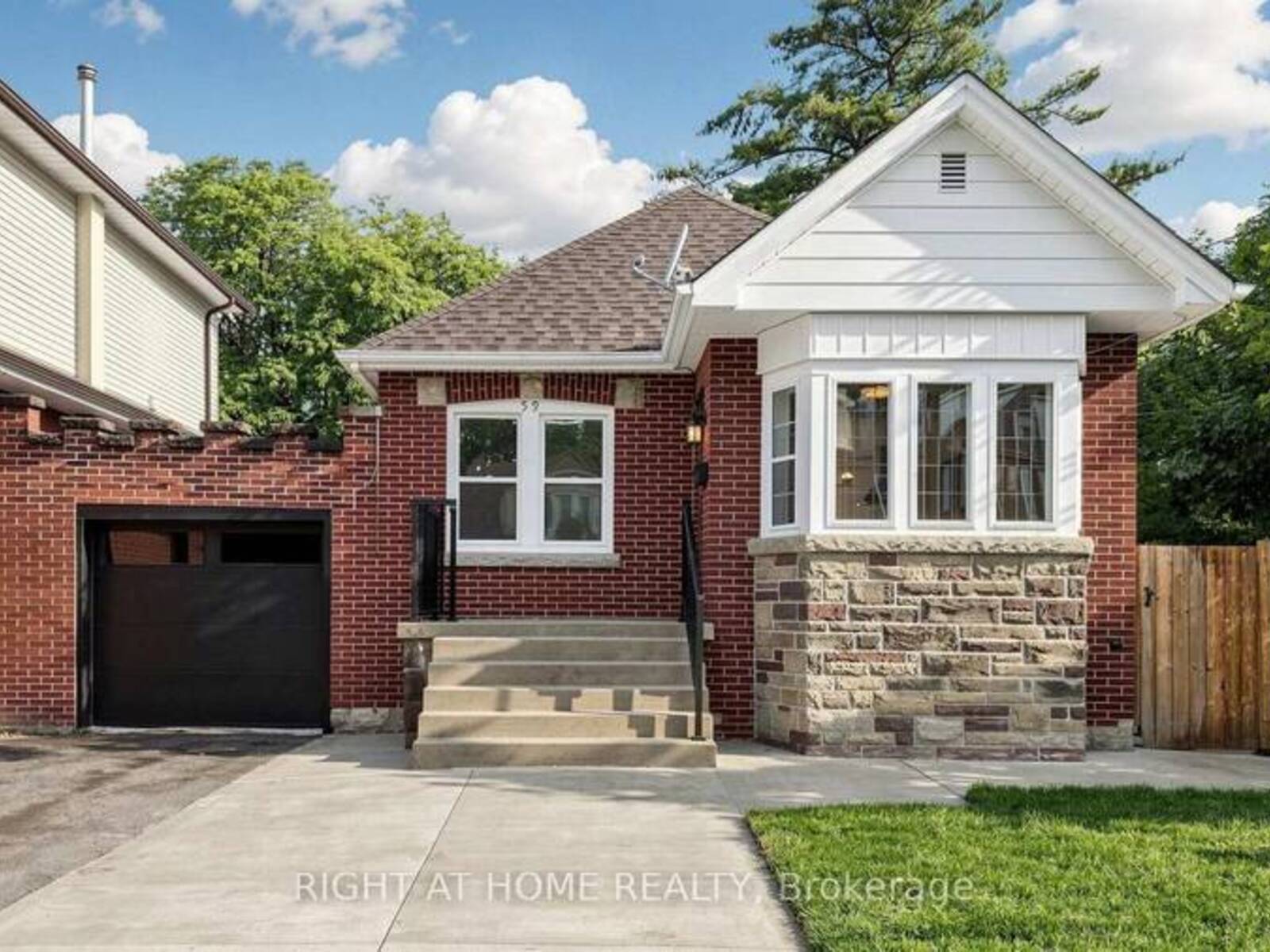 59 LONGWOOD ROAD N, Hamilton, Ontario L8S 3V2