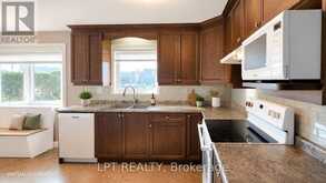 585 MAPLEVIEW DRIVE E | Barrie Ontario | Slide Image Twelve