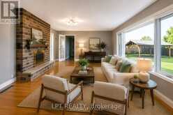 585 MAPLEVIEW DRIVE E | Barrie Ontario | Slide Image Three