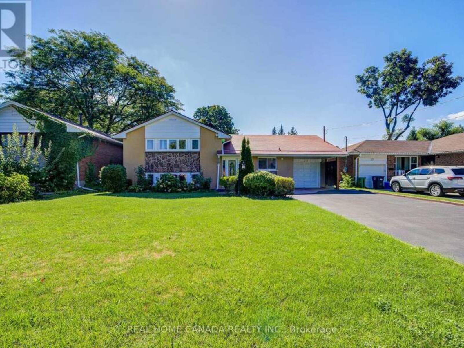 29 ELLESBORO DRIVE, Mississauga, Ontario L5N 1C3