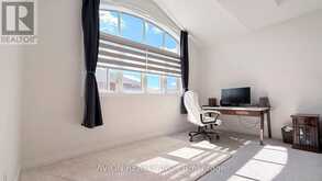 76 MAPLE FIELDS CIRCLE | Aurora Ontario | Slide Image Twelve