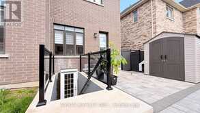 76 MAPLE FIELDS CIRCLE | Aurora Ontario | Slide Image Twenty-two