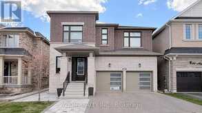 76 MAPLE FIELDS CIRCLE | Aurora Ontario | Slide Image Two