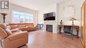 76 MAPLE FIELDS CIRCLE | Aurora Ontario | Slide Image Six