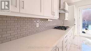 76 MAPLE FIELDS CIRCLE | Aurora Ontario | Slide Image Eight