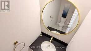 76 MAPLE FIELDS CIRCLE | Aurora Ontario | Slide Image Nine