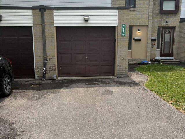 42 FLEETWOOD CRESCENT Brampton Ontario, L6T 2E5 - 3 Bedrooms Condo For Sale