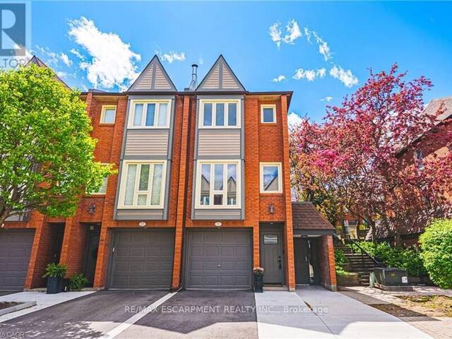 101 - 895 MAPLE AVENUE Burlington Ontario, L7S 2H7 - 2 Bedrooms Condo For Sale