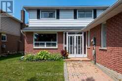 55 LAURENTIAN LANE | Orillia Ontario | Slide Image Three
