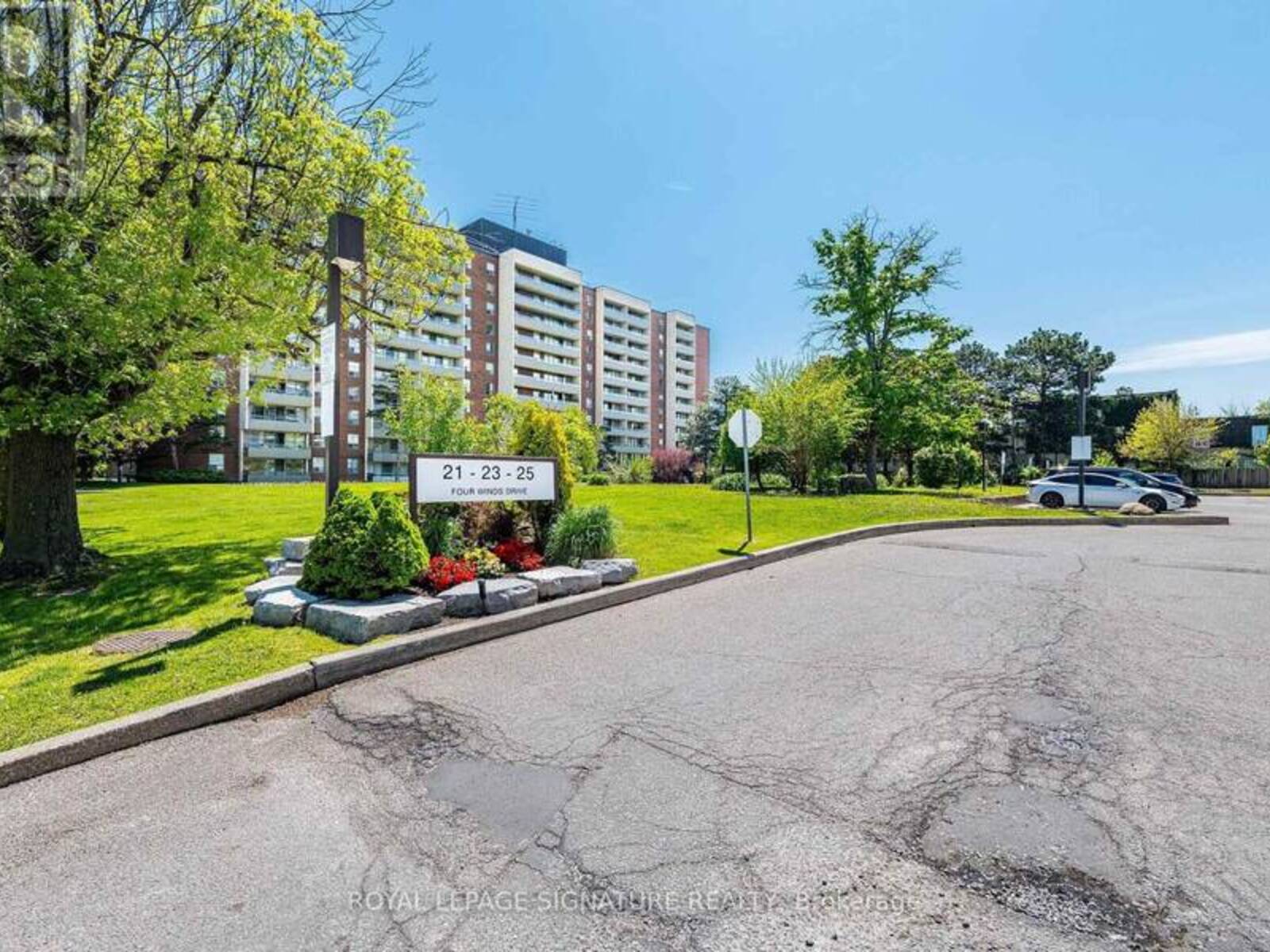 405 - 25 FOUR WINDS DRIVE, Toronto, Ontario M3J 1K8